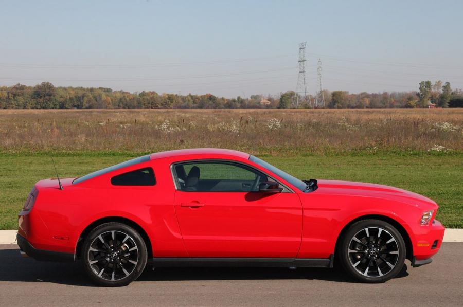  Ford Mustang V6 2012 года  (фото 8 из 133)